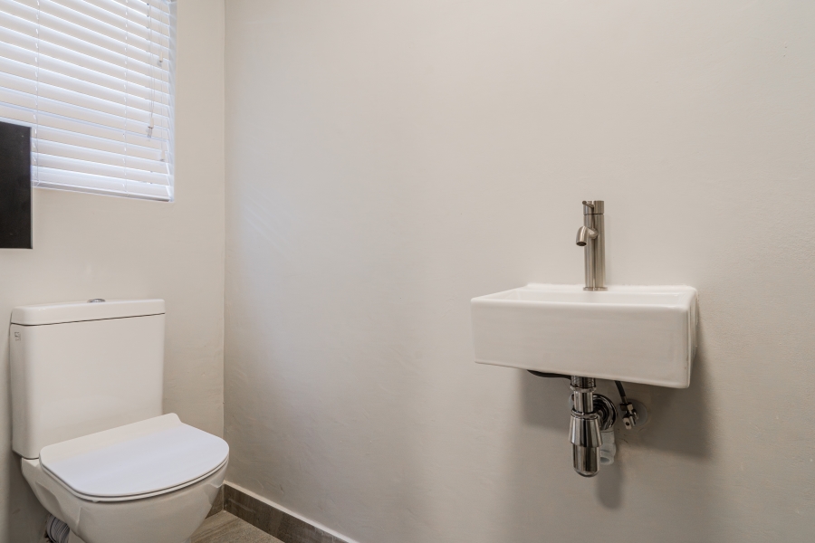 To Let 1 Bedroom Property for Rent in Rondebosch Western Cape